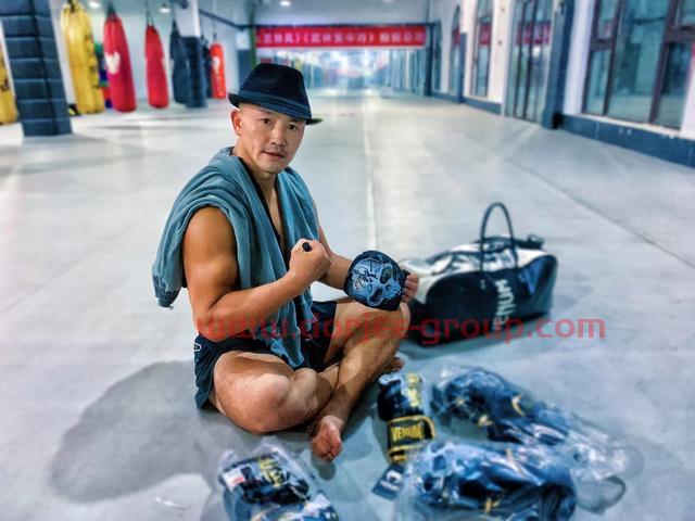 播求悬了！武僧一龙为复出战恶补西洋参，自信KO泰拳王