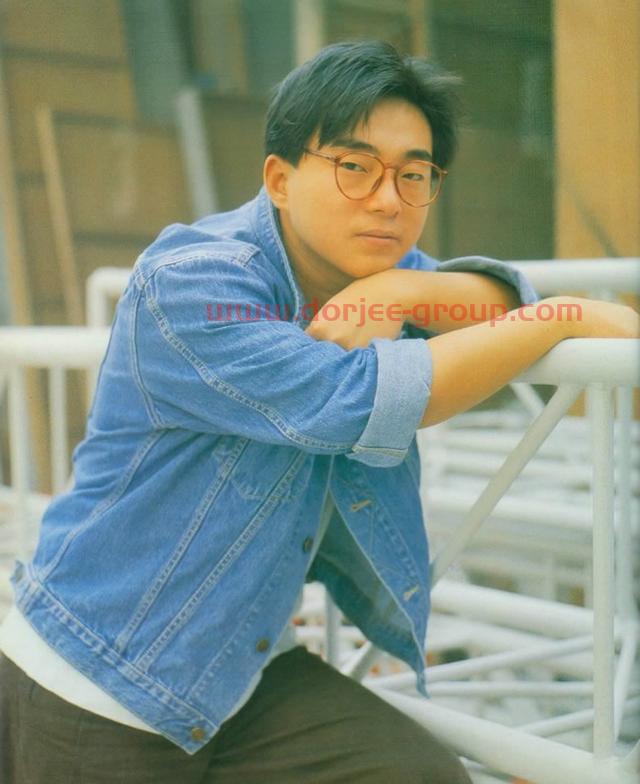 “港坛歌星”吕方：和郑裕玲同居16年被甩，在56岁时老来得女