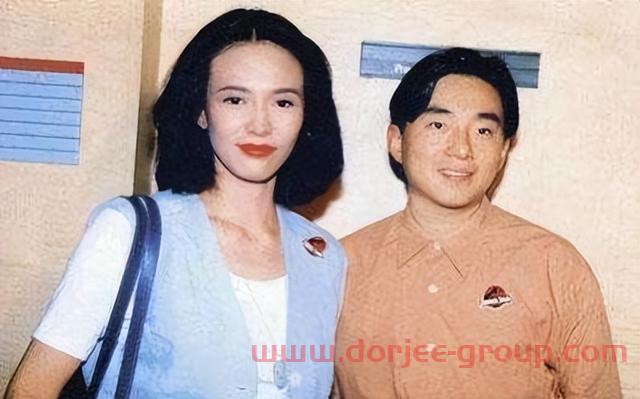 “港坛歌星”吕方：和郑裕玲同居16年被甩，在56岁时老来得女