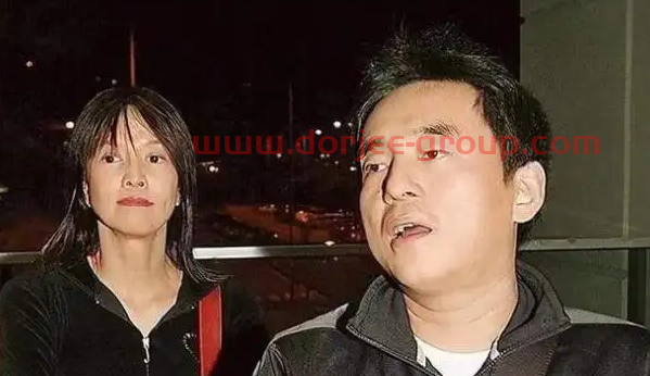 “港坛歌星”吕方：和郑裕玲同居16年被甩，在56岁时老来得女