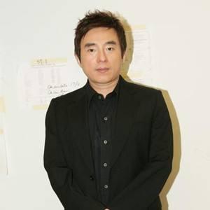 “港坛歌星”吕方：和郑裕玲同居16年被甩，在56岁时老来得女