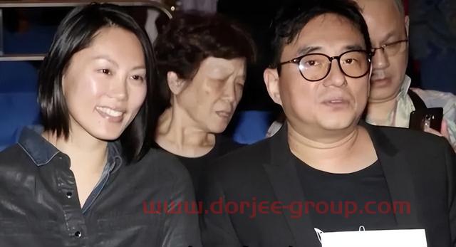 “港坛歌星”吕方：和郑裕玲同居16年被甩，在56岁时老来得女