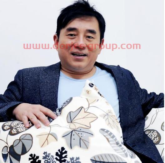 “港坛歌星”吕方：和郑裕玲同居16年被甩，在56岁时老来得女