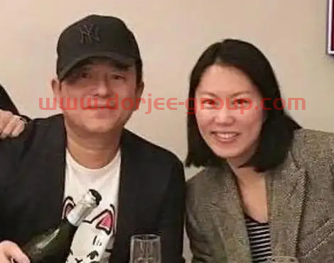 “港坛歌星”吕方：和郑裕玲同居16年被甩，在56岁时老来得女
